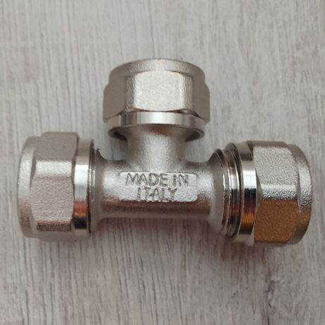 3931. Idrosanitaria Bonomi Трійник з гайкою рівносторонній