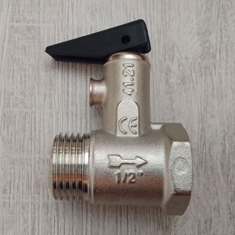 3635. Idrosanitaria Bonomi Запобіжний клапан для бойлера з ручкою (відкривання 8,0 bar)