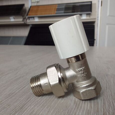 5601 Bonomi кран радіаторний кутовий PN10