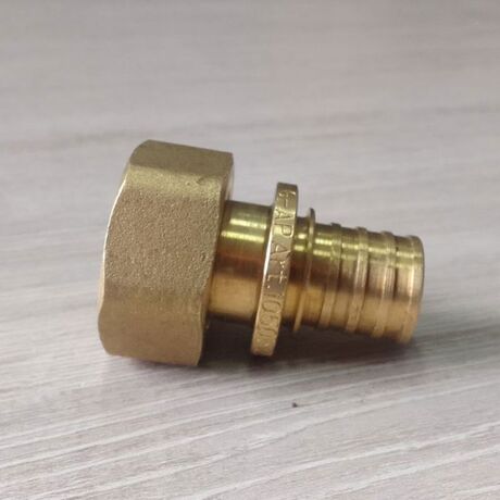 Натяжний фітинг Golan Aqua-pex перехідник з накидною гайкою