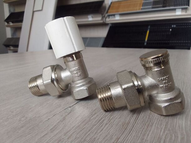 5603 Bonomi Кран радіаторний відсікаючий Ø1/2" кутовий PN10